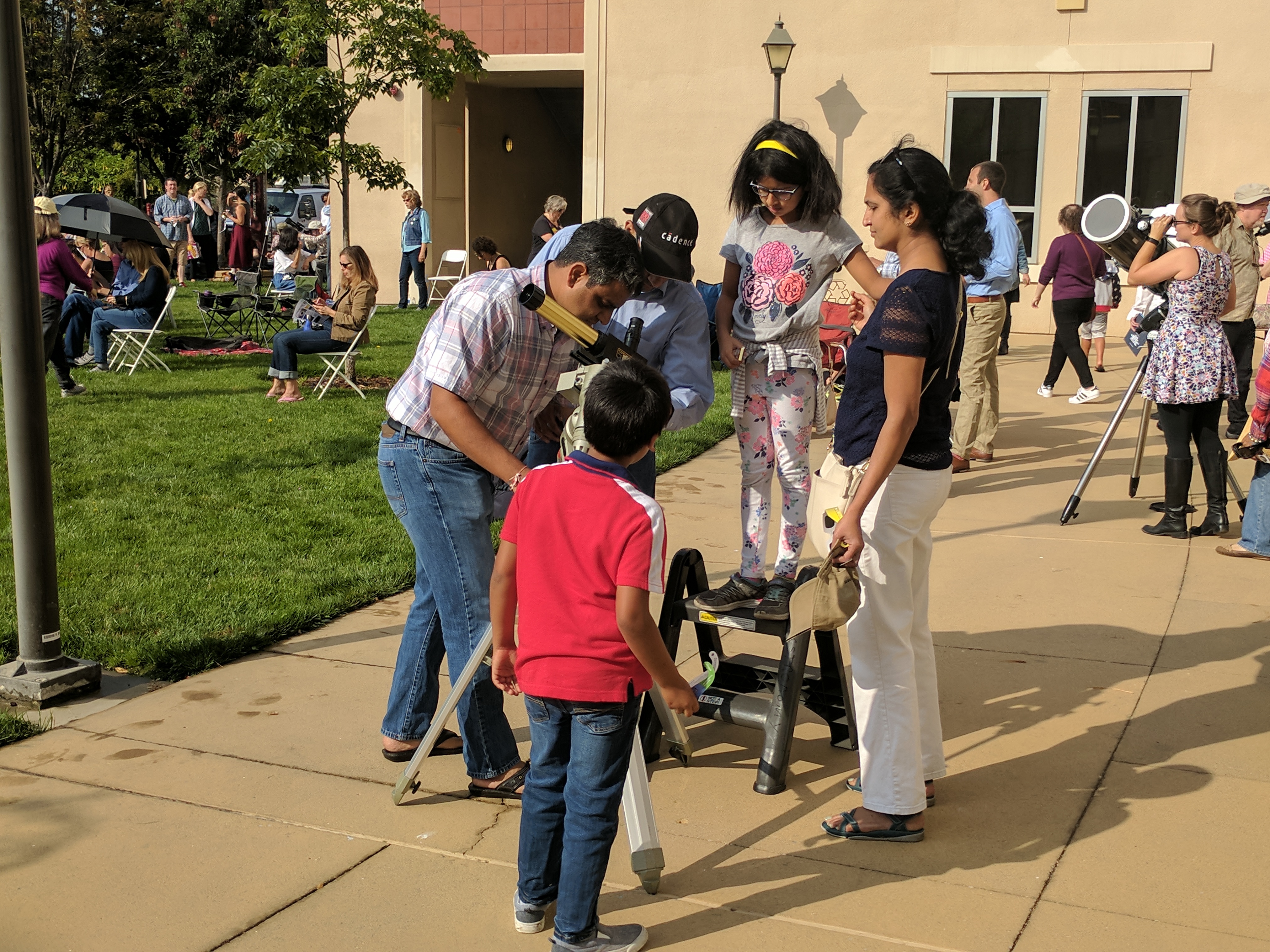 H alpha telescope used to view the eclipse.